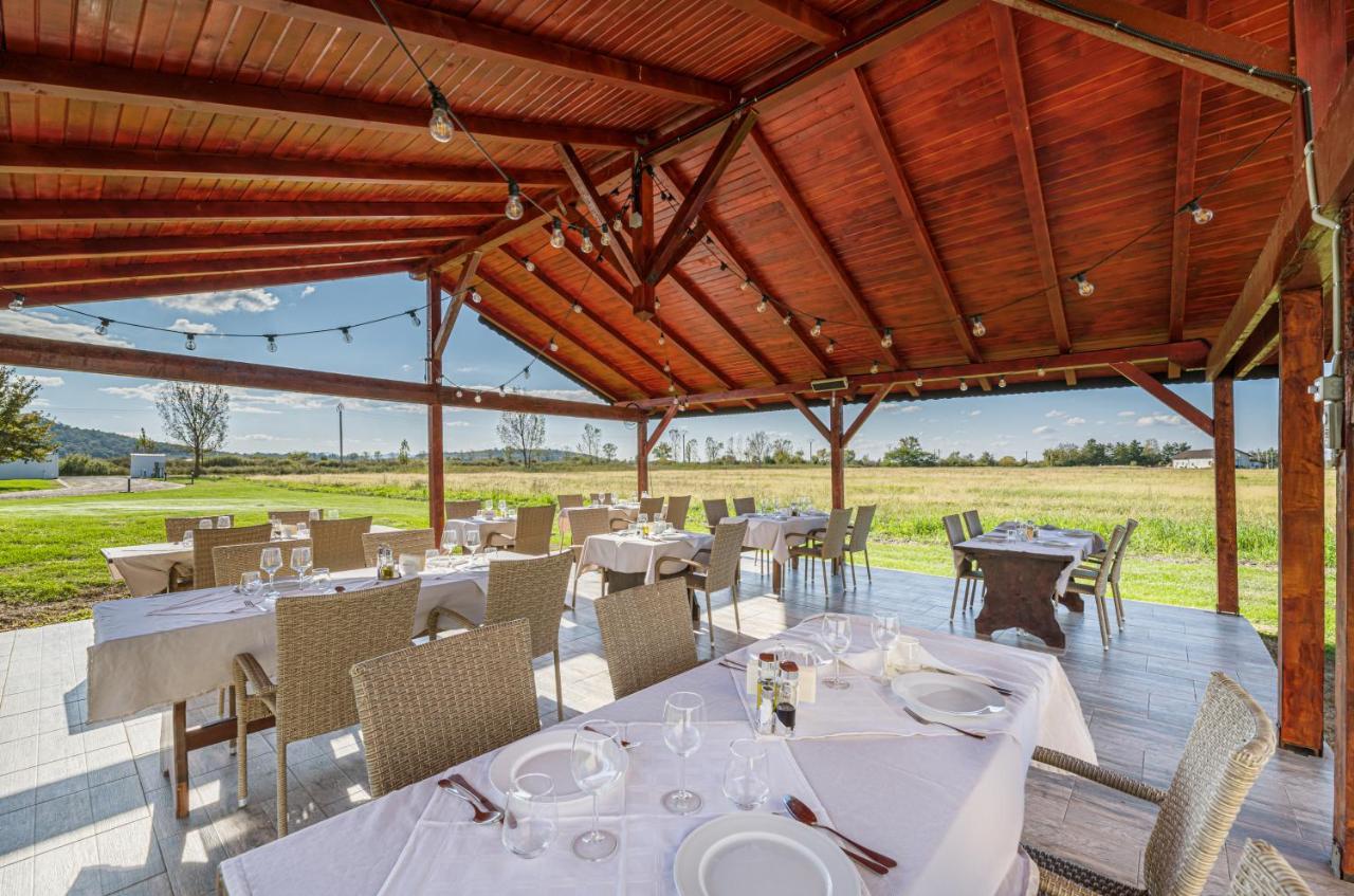 Stejarii Resort Ineu  Екстер'єр фото