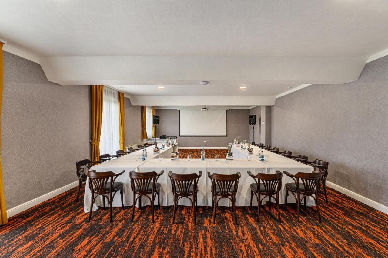 Stejarii Resort Ineu  Екстер'єр фото