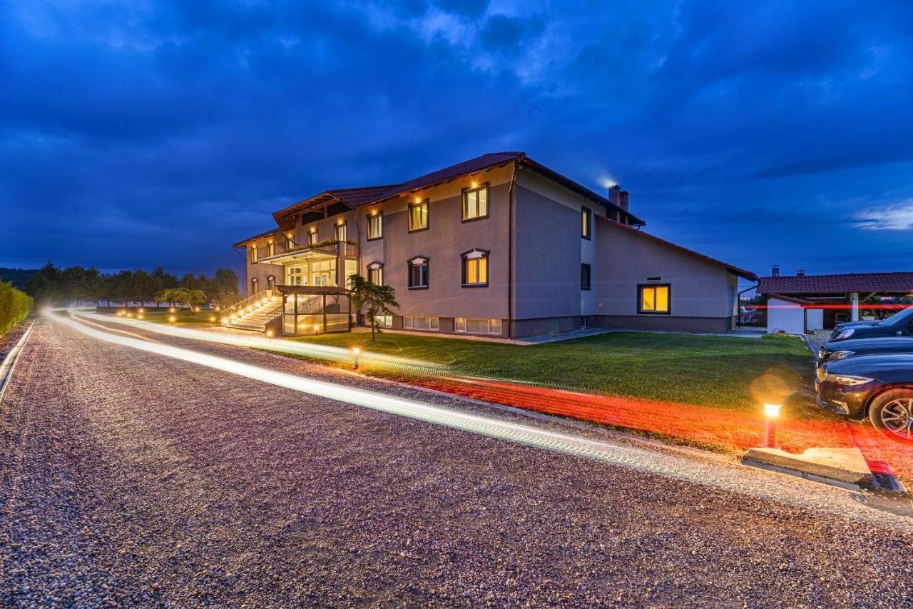Stejarii Resort Ineu  Екстер'єр фото