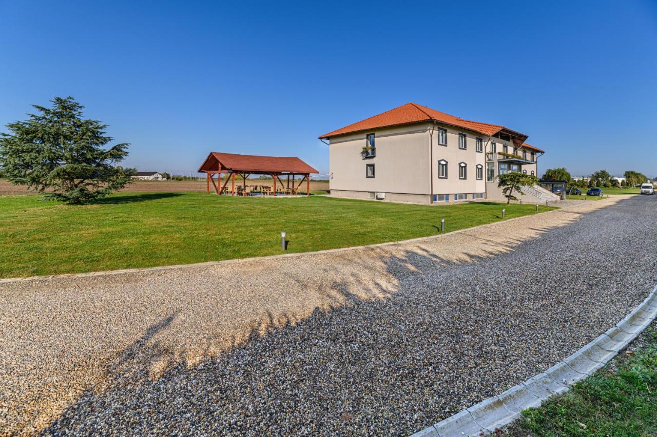 Stejarii Resort Ineu  Екстер'єр фото