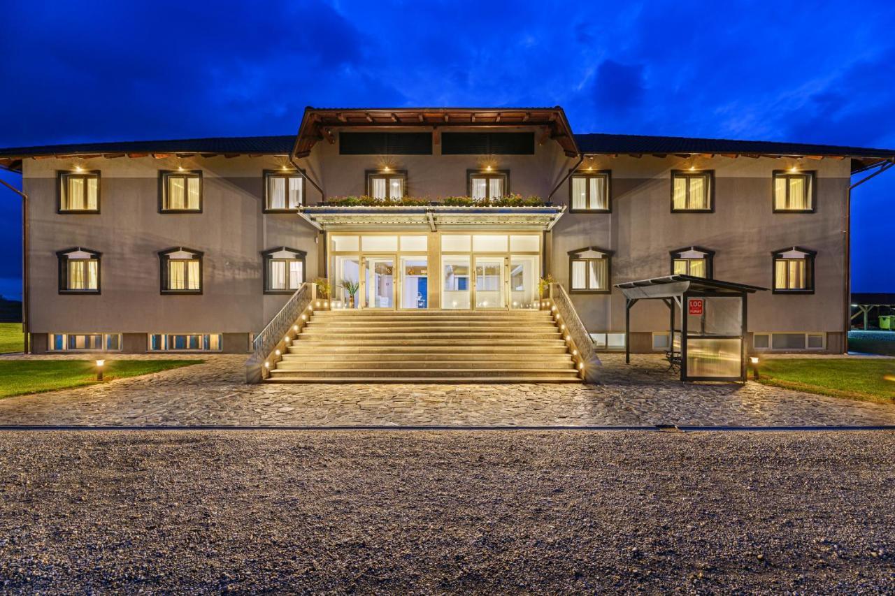 Stejarii Resort Ineu  Екстер'єр фото